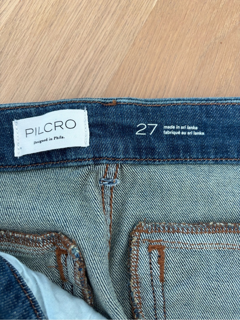 Pilcro Blue Flare-Leg Jeans with Subtle Fade - Picture 4 of 6